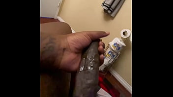 Preview 4 of Nude Porno Mat Trahaetsya Lb - Big dick n the bathroom (drizzling spit on it)