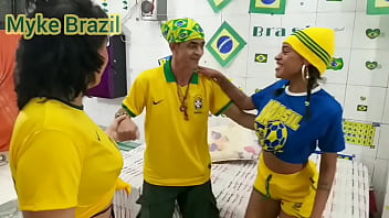 Preview 1 of Kajal Xxxx Www - Depois  de assistir  o  jogo   da  copa  do mundo     a novinha   geovana  almeida  me covidou  para   comimorar   a vitoria do Brasil  entao  agente..transou  bem gostoso