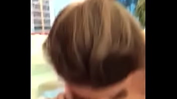 Preview 2 of A Peda - Kelly mamando na banheira