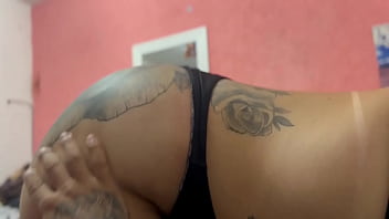 Preview 1 of Small Girl 11 Year Old Sex Video - Chegou em casa louca e caiu de boca na rola mole!