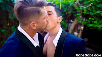 Preview 2 of Assamesexxx Com - Handsome Dakota Payne and Roman Todd making themselves horny by kissing each other. Roman is the first one who blowjob Dakota&#039_s dick.