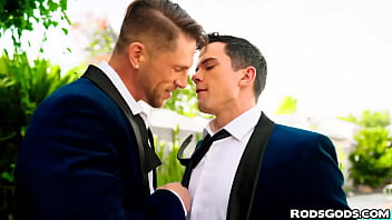 Preview 1 of Assamesexxx Com - Handsome Dakota Payne and Roman Todd making themselves horny by kissing each other. Roman is the first one who blowjob Dakota&#039_s dick.
