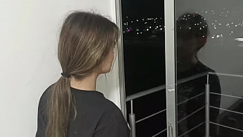Preview 1 of Pint Small - la cachonda de mi hermanastra le gusta que me la folle en el balcon de la casa