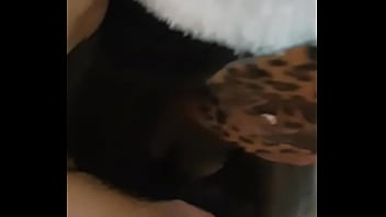 Preview 1 of Black Mama Kenya - Mam&atilde_e Noel apareceu com plug no rabo e acabou sentando na pica