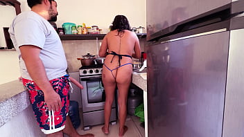 Preview 2 of Curvy X Chlo - Mexicana sexy cocina en tanguita muy bonita le chupan el culo y la follan rico
