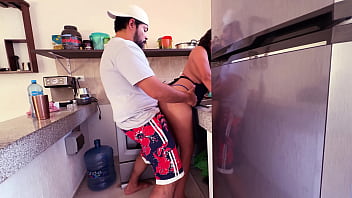 Preview 4 of Curvy X Chlo - Mexicana sexy cocina en tanguita muy bonita le chupan el culo y la follan rico