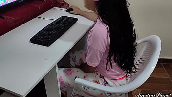 Preview 1 of Sunny Leon Lesbian Fucked - Mi Tio Me Enga&ntilde_o con una Chupeta para en Realidad era su Polla dentro de mi Boca