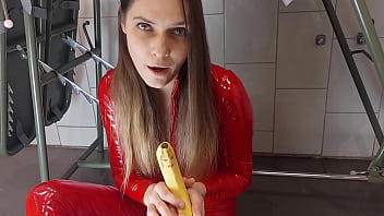 Preview 1 of Massages In Mom - I crush bananas like your dick