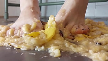 Preview 4 of Massages In Mom - I crush bananas like your dick