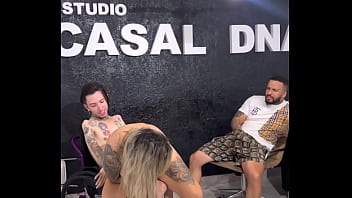Preview 4 of Running Woman - Minha primeira vez sentando na pica de um homem em grava&ccedil_&atilde_o porno. E meu marido corno ficou olhando eu sentado gostoso na pica do cadeirante !