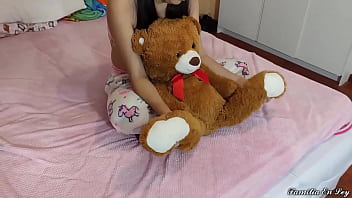 Preview 1 of Oldje 3 Com - Mi Tio me Enga&ntilde_o con un Helado y era su Polla que estaba en mi Boca