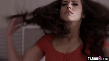 Preview 3 of Perkosa Cewek Lagi Mandi - MILF stepmom Jennifer White competes with stepsons teen girlfriend Spencer Bradley