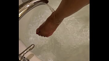 Preview 1 of Film Bokep Selingkuh - love water on my feet