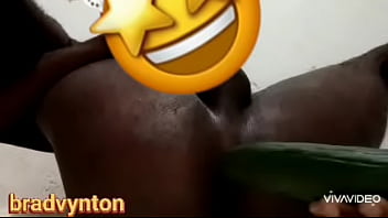 Preview 2 of Big Shemaless Xxx Videos - Bradvynton ouvre son cul avec un concombre