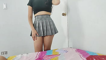 Preview 3 of Tits Hott - hijastra bien caliente vestida de colegiala le ense&ntilde_a la falda de colegiala a su padrastro y termina acostadose en su cama.