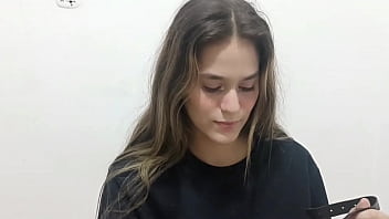 Preview 2 of Moom Boom - mi hermanastra llega aburrida y me la follo por diversi&oacute_n