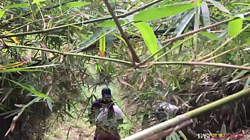 Preview 3 of Hetero Con Cogiendo - Me and my stepbrother caught in the bush