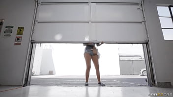 Preview 1 of Japan Sex Escandal - The Mechanic&#039_s Messy Wife - Gianna Dior,  Bella Rolland / Brazzers  / stream full from www.zzfull.com/nurt