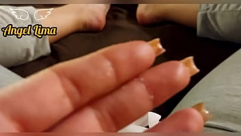 Preview 4 of Www Com Xxvidies - Angel Lima fazendo squirt por cima da cal&ccedil_a enquanto assiste TV