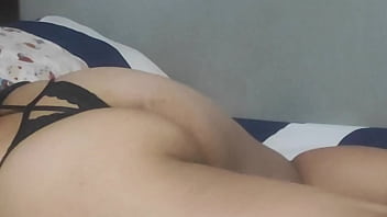 Preview 1 of Son Rape Mom Mature Mp4 Videos - Espiando a mi madrastra mientras esta sola en el cuarto semidesnuda culona me vengo antes de que llegue mi padrastro