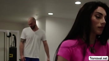 Preview 1 of Prestando Esposa - Pervert bald licks and fucks the tight ass of busty TS in gym