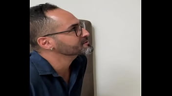 Preview 4 of Rep Anxxx - Ela chamou o cunhado pra ajudar a arrumar o chuveiro e o marido ficou chupando o dedo