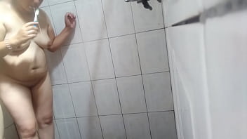 Preview 2 of Ady Anderssen - Momento &iacute_ntimo en la ducha: compartiendo con mi novia bajo el agua