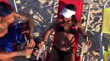 Preview 1 of Aunty Drink Alcohol - Diretamente do red para voc&ecirc_s punheteiros
