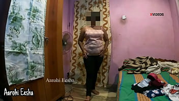 Preview 2 of Bhojpuri Xx Local Video - Indian sexy chubby girl show sexy body and changing her cloths