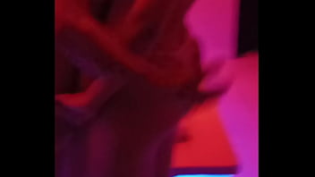 Preview 1 of Full Age Porn - Beijando o amante na frente do marido -  Doutora liberadaa