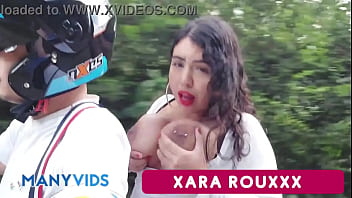 Preview 3 of Piss Hunters Girls - Un Desconocido Me Lleva A Dar Un Paseo En Moto A Cambio De Mostrar Mis Tetas Mientras Conduce