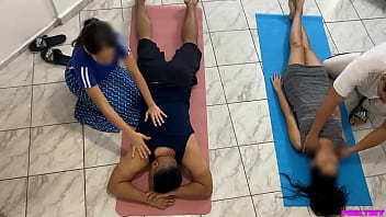 Preview 1 of Masash Seks - Mi Marido y yo hacemos Masaje en pareja pero Yo le monto cacho con el cliente y mi marido se hace el que no ve pero le gusta el cornudo