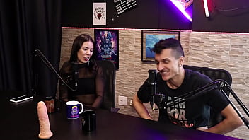 Preview 2 of Ww Pak Pornclip - Emme White foi convidada pra agradar os punheteiros - Dieni Ga&uacute_cha e Pedro Albuquerque
