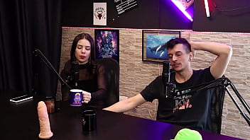 Preview 1 of Ww Pak Pornclip - Emme White foi convidada pra agradar os punheteiros - Dieni Ga&uacute_cha e Pedro Albuquerque