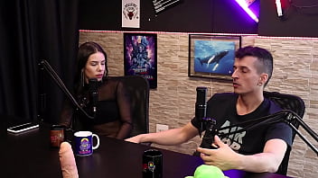 Preview 2 of Xnxxx Boob Big - Gostosa mostra a bunda e ele deseja ver sua mulher dando pra outro homem - Dieni Ga&uacute_cha e Pedro Albuquerque