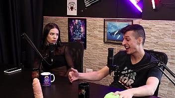 Preview 1 of Xnxxx Boob Big - Gostosa mostra a bunda e ele deseja ver sua mulher dando pra outro homem - Dieni Ga&uacute_cha e Pedro Albuquerque