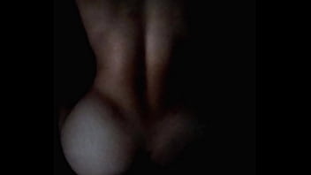 Preview 1 of Porn 1st Time Sexi Movi Riyal - Gemendo e tomando tapa no escuro