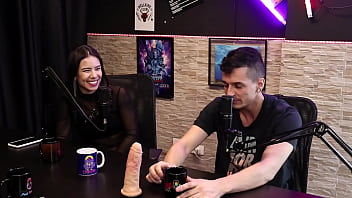 Preview 1 of Xxihandi - Ele estava dando dica pra quem quer fazer dinheiro quando o neg&atilde_o apareceu mostrando o pau - Dieni Ga&uacute_cha e Pedro Albuquerque