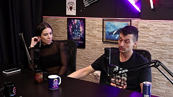 Preview 1 of Mammary Intercourse - Tinha amigas acompanhantes que queriam entrar no site azul - Dieni Ga&uacute_cha e Pedro Albuquerque