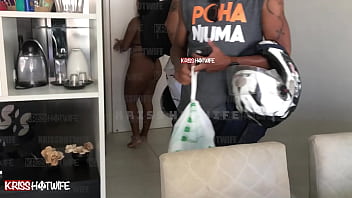 Preview 4 of Andrey And Janna Homevideo Pt4 - Kriss Hotwife Recebendo 2 Comedores No Flat Para Seu Primeiro Menage Com 2 Pirocudos,  Com Direito a Muita Gozada e Dupla Penetra&ccedil_&atilde_o. Completo No RED e No SHEER