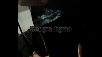 Preview 1 of Komen Online - Novinho da piroca t&atilde_o grande que nao cabe na boca faz orgia comigo e com mais 2 novinhos - completo no Red
