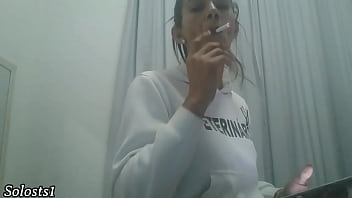 Preview 1 of Girls Orgasm Competition - Travesti gozando no seu quarto na cam