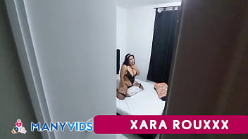 Preview 1 of Xnxxhinde Com - El Primo de Mi Vecina me Encuentra Follando Con la Almohada Vacaciones en Medell&iacute_n Colombia