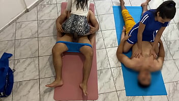 Preview 4 of Alina Li Big Cock - Lesbiana hacen masaje en pareja pero los clientes le ofrecieron dinero para que le den otro servicio extra
