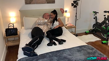 Preview 1 of Kajol Hott Xx Porn - Apolonia La piedra se foll&oacute_ a un fan de la disco en Madrid