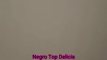 Preview 3 of Vido - A novinha casada n&atilde_o pode mostrar o rosto,  por isso ficou de m&aacute_scara