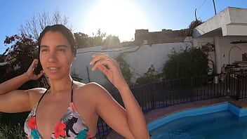 Preview 1 of Comic Cornudo - Lalilove regresa con un relajante SEXO ANAL en la piscina