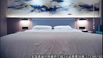 Preview 2 of Hot Gules Nity Sex Full Move - 探花牛仔背带裤长相甜美美女，沙发脱衣调情再到床上玩，苗条身材舔弄扛退猛操