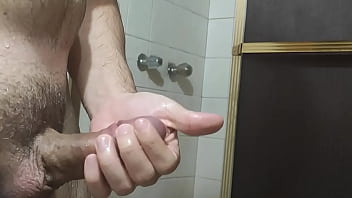 Preview 3 of Xxn Nuw - Masturbando mientras tomo un ba&ntilde_o