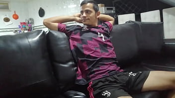 Preview 2 of Xxvideosex Nhat Ban - 1 parte mi hermanastro llega cansado de jugar futbol y lo consiento para que se le quite el cansancio